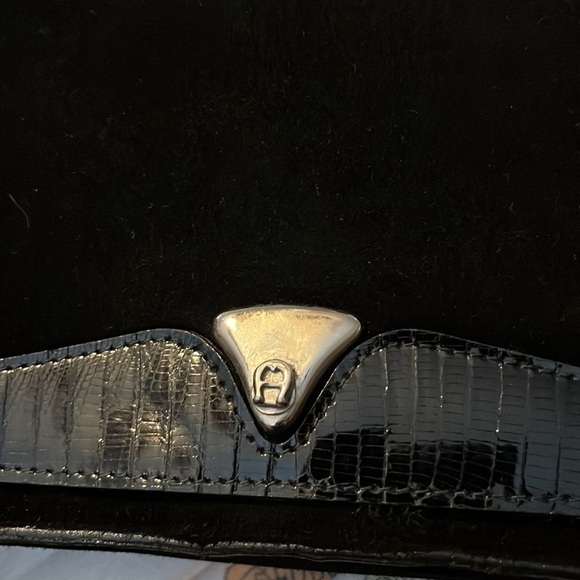 Etienne Aigner suede and leather shoulder with a flap front.  Good condition - Picture 3 of 7